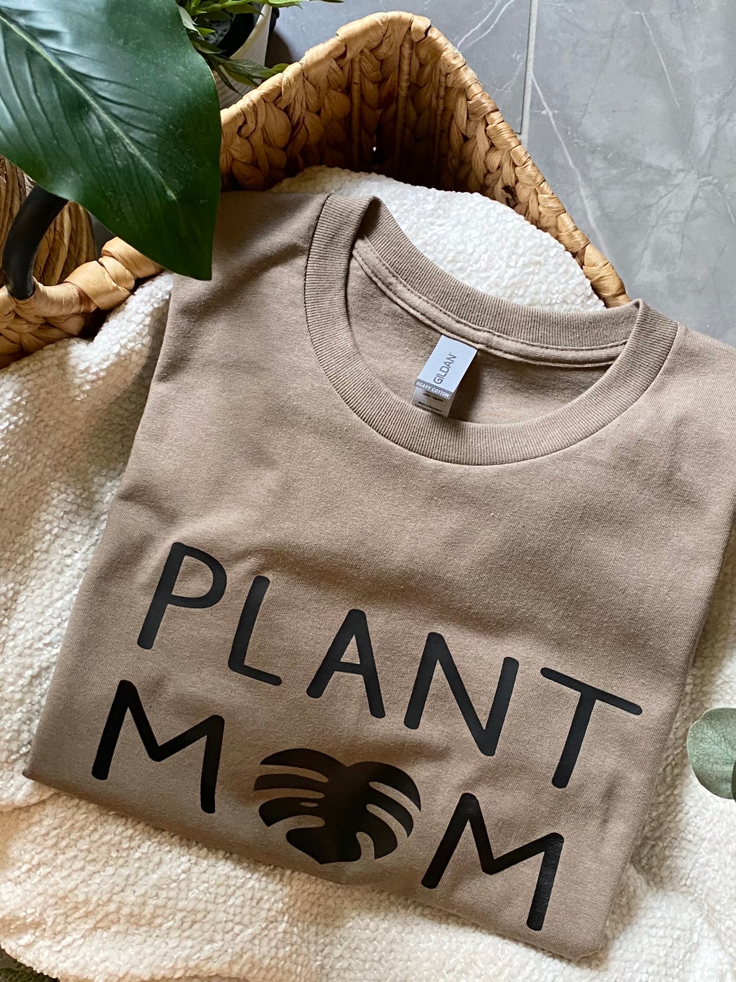 Plant M0M T shirt