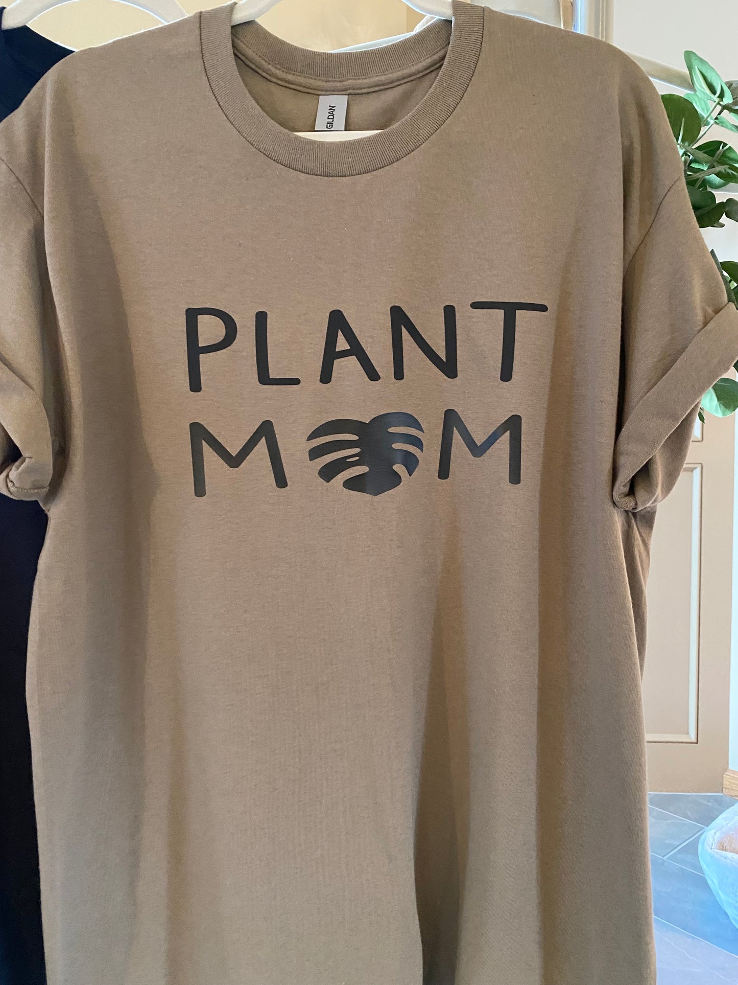 Plant M0M T shirt